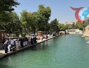 Şanlıurfa’da Kavurucu Sıcaklar: Halk Serin Yerlerde Soluklanıyor