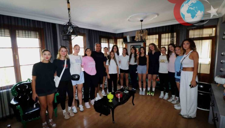 Turgutlu Belediyesi Kadın Voleybol Takımı Sezon Öncesi Diyetisyen Kontrolünden Geçti