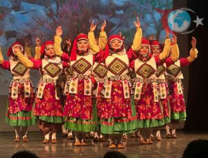 Uca Dağlar: Ege Üniversitesi’nin Geleneksel ve Modern Dans Buluşması
