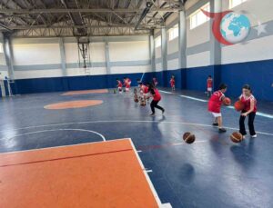 Van’da Geleceğin Yıldızları: Çocuklar Yaz Spor Okulunda Buluşuyor