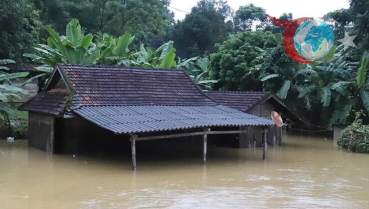 Vietnam’da Şiddetli Yağışlar Hayatı Felç Etti