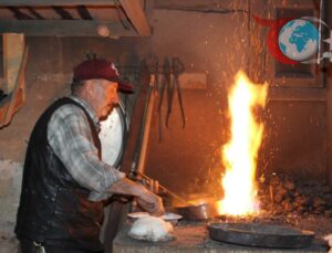 Yarım Asırlık Bakırcı Ustası Hanefi Sarıkaya’nın Meslek Aşkı