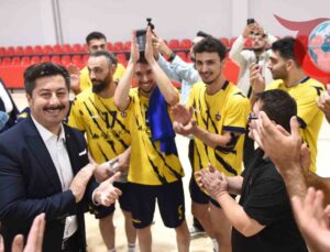 Yenişehir Belediyespor’da Ayrılık Rüzgarları: Destek Reddedildi, Voleybol Takımı Ligden Çekildi
