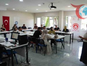 Yıldırım Belediyesi’nin Aile Akademisi İlk Mezunlarını Verdi