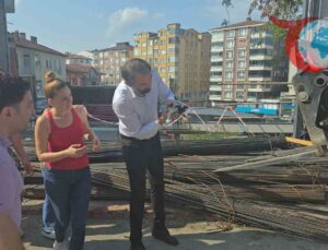 Zonguldak Ereğli’de Hayat Kurtaran Operasyon: Yavru Kedi İnşaat Demirlerinden Kurtarıldı