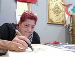 Ahşap Sanatı ile Ruhunu İyileştiren Moda Tasarımcısı: İnci Arslantürk’ün Hikayesi