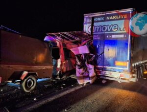 Ankara-Tarsus Otoyolu’nda Tarım İşçilerini Taşıyan Minibüs Kaza Yaptı: 3 Kişi Hayatını Kaybetti