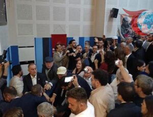 Başiskele’de CHP Kongresinde Gergin Anlar