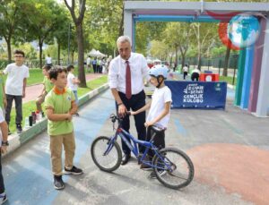 Bursa’da Çocuklar Güvenli Bisiklet Sürüşüyle Tanıştı