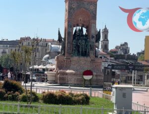 CHP’nin 102. Yıldönümünde Taksim’de Gerilim: Çelenk Kaldırıldı