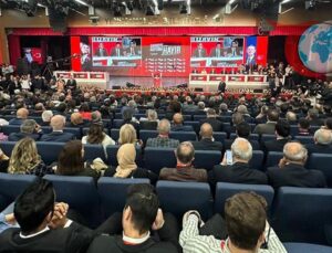 CHP’nin Olağanüstü Kurultayı: Yeni Bir Dönemin Kapıları Aralanıyor