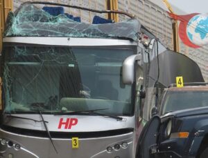 Dramatik Kaza: Meksika’da Yük Treni ve Otobüs Çarpışması