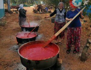 Erzincan Üzümlü’de Geleneksel Salça Üretimi: El Emeği Doğallık