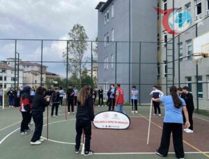 Gençlik Merkezi Akçakoca’da Lise Öğrencilerine Sporla Buluşma Fırsatı Sunuyor