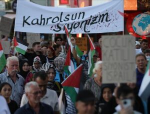 Gökçeada’da Binlerce Kişi Filistin’e Destek İçin Yürüdü