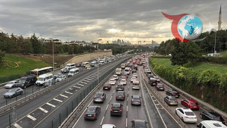 İstanbul’da Trafik Yoğunluğu ve Yağış Sebebiyle Zorlu Gün