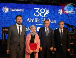 Kırşehir’de Gurur Anı: Rahime Nur Altın Yılın Türkiye Çırağı Seçildi