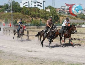 Kocaeli’de Rahvan At Yarışları: Tarihi Miras Yarış Pistinde Canlandı
