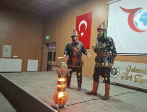 Kütahya’da Öğrencilere Doğa ve Çevre Bilinci Aşılayan Hacivat-Karagöz Gösterisi