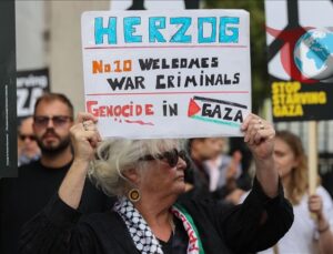Londra’da Herzog Protestoları: İsrail Cumhurbaşkanı’na Tepkiler Büyüyor