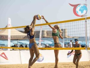 Mersin Kızkalesi’nde Uluslararası Plaj Voleybolu Rüzgarı