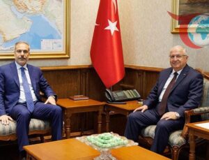 Önemli İsimlerin Görüşmesinde Dikkat Çeken Detaylar