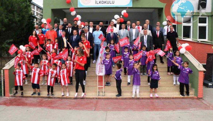 “Samsunspor’dan Eğitim-Öğretim Yılına Anlamlı Başlangıç: Çocuklara Sürpriz Hediyeler!”