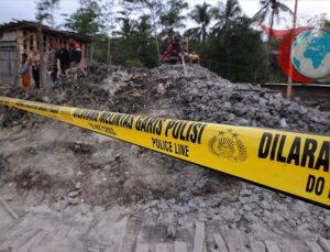 Sidoarjo’da Yatılı Okul Binası Çöktü: Arama Kurtarma Çalışmaları Devam Ediyor