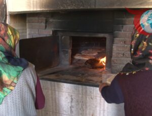 Tokat’ta Asırlık İmece Geleneği: Kadınlar Dayanışma İçin Taş Fırında Ekmek Pişiriyor
