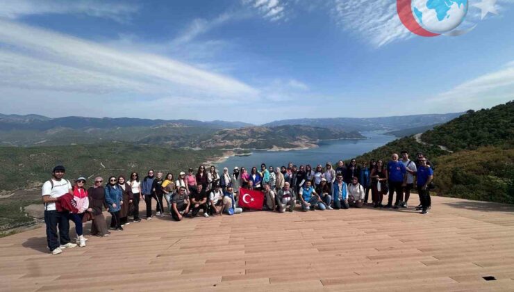 Vezirköprü’de Doğa Yürüyüşü ile Gençler Doğanın Kalbinde Buluştu