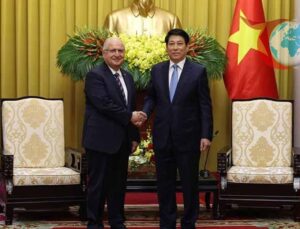 Vietnam’da Askeri Törenle Karşılanan Bakan Güler’den Cumhurbaşkanlığı Ziyareti