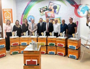 Yalova’da Arıcılık Eğitimine Katılan Kursiyerlere Başlangıç Seti Hediye Edildi