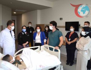 9 Yaşındaki İdo, Babasından Aldığı Böbrekle Hayata Tutundu