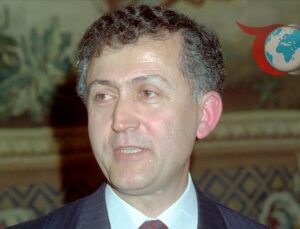 Ahmet Taner Kışlalı: Akademisyen, Siyasetçi ve Gazeteci Olarak Anılan Bir Yaşam