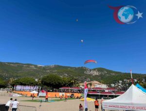 Alanya Semalarında Yamaç Paraşütü Heyecanı: Dünya Şampiyonası Başladı