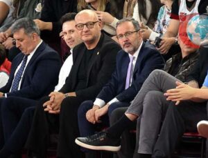 Anadolu Efes’ten Karşıyaka’ya Farklı Galibiyet