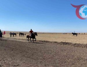 Arpaçay’da Nefes Kesen 4. Geleneksel Rahvan At Yarışları