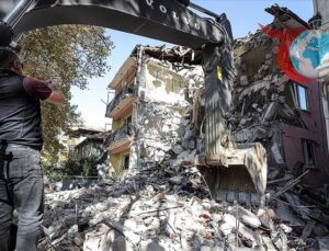 Balıkesir’de Depremin Ardından Hasar Tespit Çalışmaları Hızla Devam Ediyor