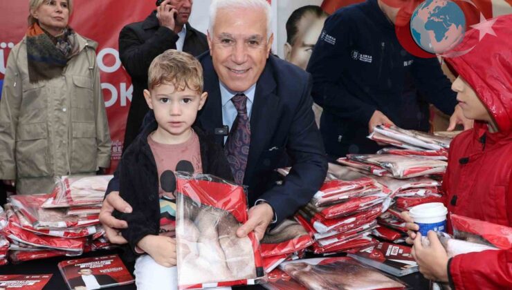 Bursa’da Cumhuriyet Coşkusu: Kırmızı Beyaz Sokaklar ve Ata Posterleri