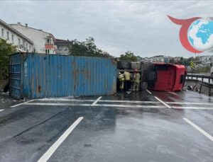 Büyükçekmece’de Devrilen Tır Trafiği Felç Etti