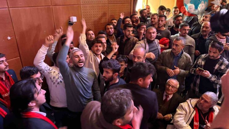 CHP Malatya İl Kongresi’nde Gergin Anlar: Yumruklu Kavga Çıkınca Çevik Kuvvet Müdahale Etti