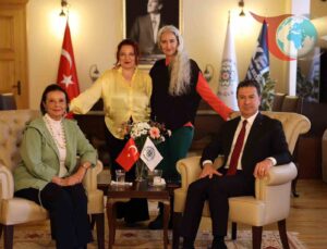 Cumhuriyet’in 102. Yılında Türkiye’nin İlk Kadın Valisine Anlamlı Armağan