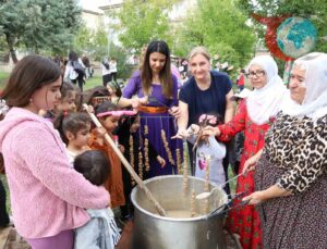 Diyarbakır’da Çocuklar Geleneksel Üretimi Deneyimledi: Pestil ve Cevizli Sucuk Festivali
