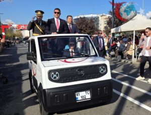 Düzce’de Yerli Elektrikli Araçla Cumhuriyet Bayramı Kutlaması