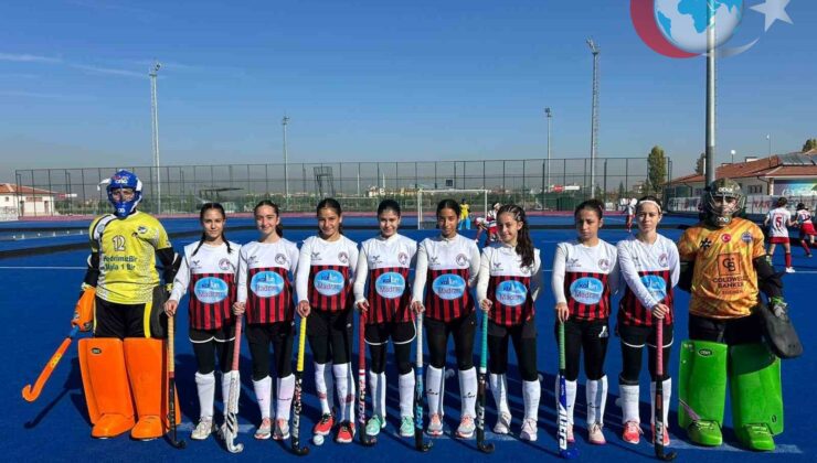 Ege Yıldızları Kadın Hokey Takımı Türkiye Üçüncüsü Oldu!