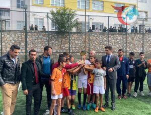 Elazığ Arıcak Ortaokullar Arası Futbol Turnuvası Coşku ile Sona Erdi
