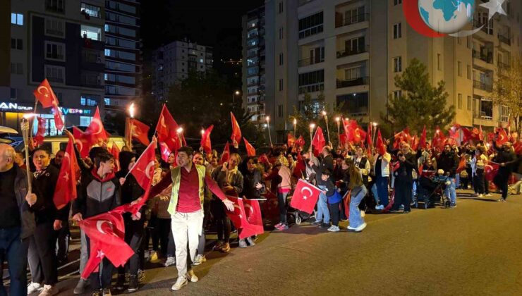 Erciyes Koleji’nde Coşkulu 29 Ekim Kutlaması: Fener Alayı ve Havai Fişek Gösterisi