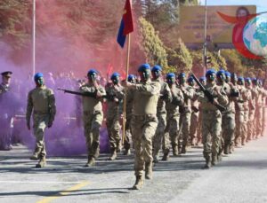Eskişehir’de Cumhuriyet Bayramı’na Jandarma Damgası: Akrobasi ve Silah Gösterisi Nefes Kesti