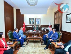 Eskişehir’de Muhtarlara Anlamlı Kutlama ve Plaket Takdimi