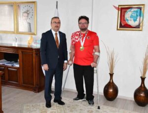 Eskişehirli Memur Murat Cırık Dünya Bilek Güreşi Şampiyonu Oldu!